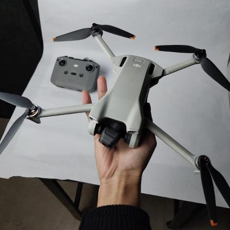 Drone DJI Mini 3 é pequeno e leve, cabe até na palma da mão