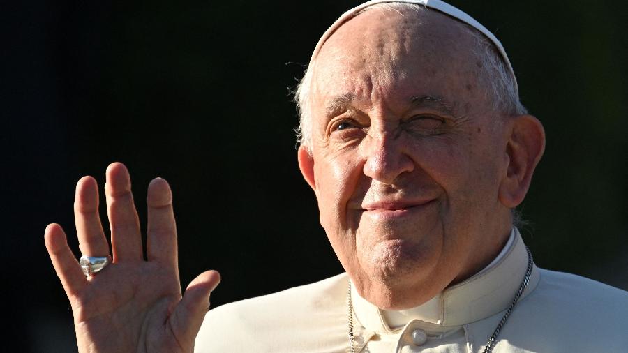 Papa Francisco prometeu nunca mais assistir à televisão após ver uma cena sensual Papa Francisco prometeu nunca mais assistir à televisão após ver uma cena sensual