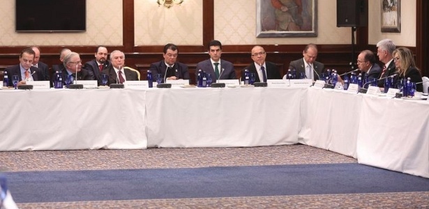 O vice-presidente Michel Temer (terceiro da esquerda para a direita) reúne-se com ministros e empresários em Moscou - Romerio Cunha/Vice Presidência