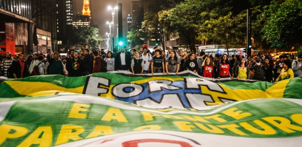 Manifestantes protestam em SP contra o impeachment de Dilma - Júnior Lago/UOL