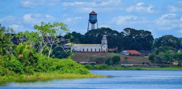 Vista do rio, a Fordlândia aparece como uma ilusão de ótica depois de se navegar no meio da selva - Getty Images via BBC BRASIL