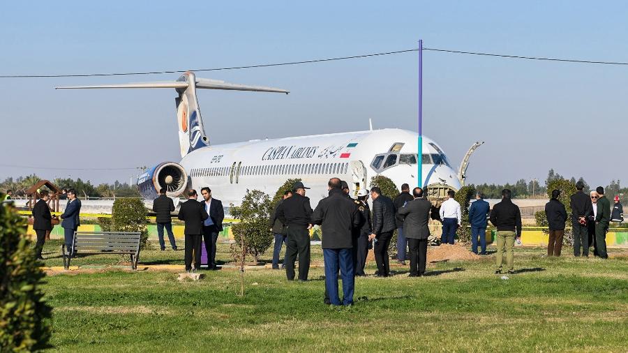 Avião da companhia aérea iraniana Caspian Airlines saiu da pista ao aterrissar no aeroporto de Bandar-e Mahshahr - Mostafa Gholamnezad/Isna/AFP