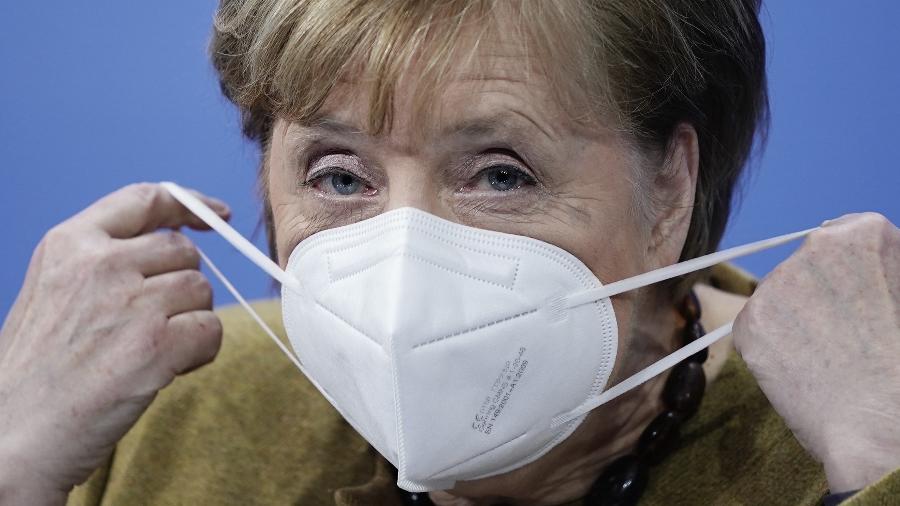 Angela Merkel esqueceu máscara no púlpito - Michael Kappeler/Pool/AFP