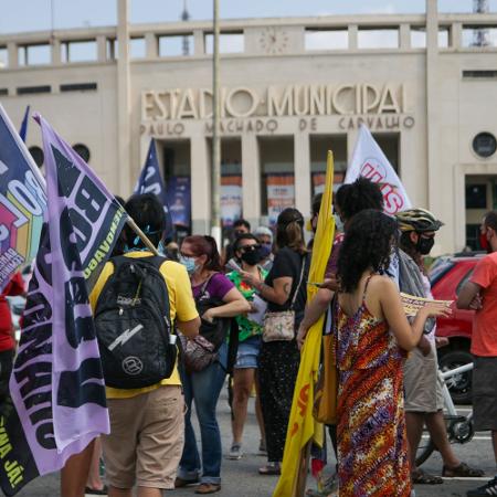 20 fev. 2021 - Concentração de manifestação contra Jair Bolsonaro em frente ao estádio do Pacaembu, em São Paulo - VINICIUS NUNES/ESTADÃO CONTEÚDO