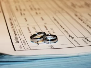 Saiba como obter certidão de casamento online, sem ir ao cartório
