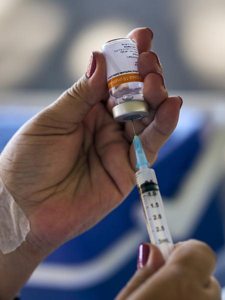 Vacinação da 2ª dose de CoronaVac é suspensa por falta do imunizante em nove capitais brasileiras - IGOR DO VALE/ESTADÃO CONTEÚDO