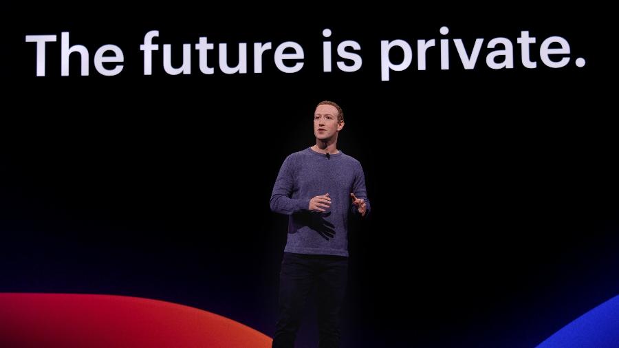 Mark Zuckerberg, fundador e presidente do Facebook, no palco do F8 2019 - Facebook