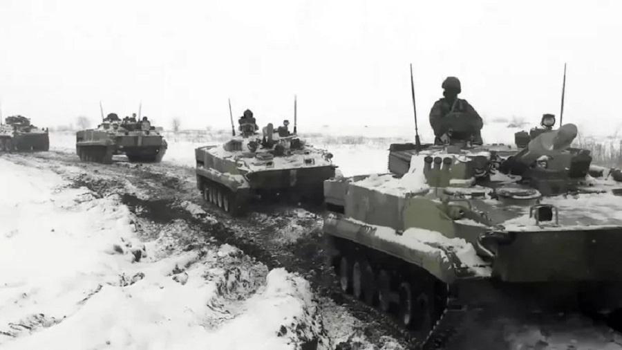 Unidades militares a caminho de um local de treinamento em Rostov, perto da fronteira com a Ucrânia - RUSSIAN DEFENCE MINISTRY