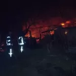 20.abr.2022 - Em Novodruzhesk, na região de Lugansk, leste ucraniano, vários edifícios foram destruídos e incendiados após bombardeio - Reprodução/Facebook/MNS.GOV.UA