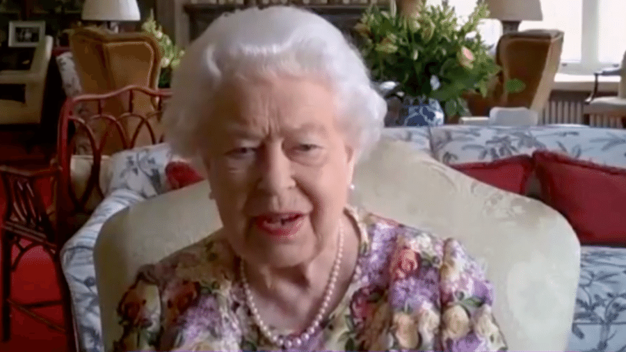 Rainha Elizabeth II em sua primeira videoconferência via Zoom, em 2020 - Reprodução/Zoom