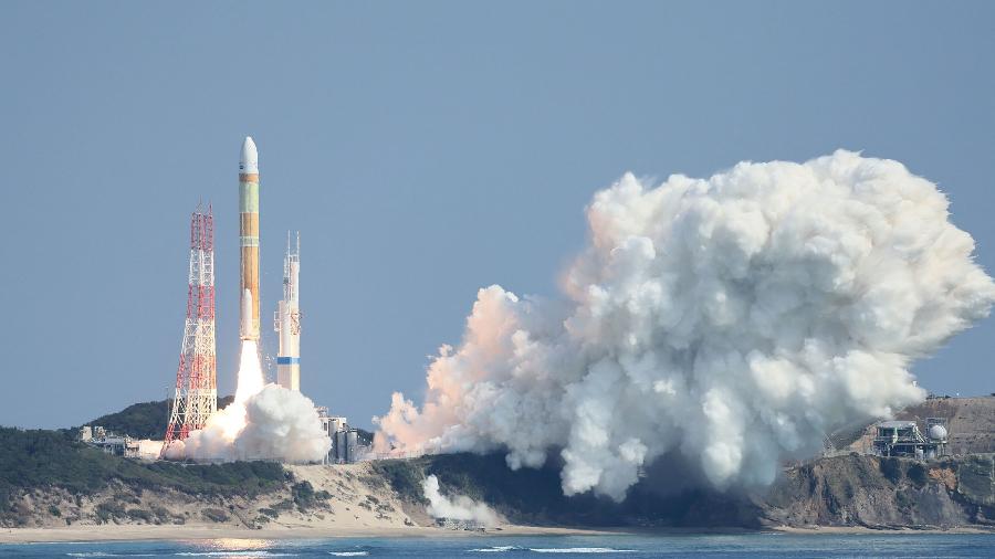 Foguete H3 na base de lançamento Tanegashima Space Center em Kagoshima, no Japão; foguete apresentou falha logo após o lançamento e foi destruído - JIJI Press/AFP