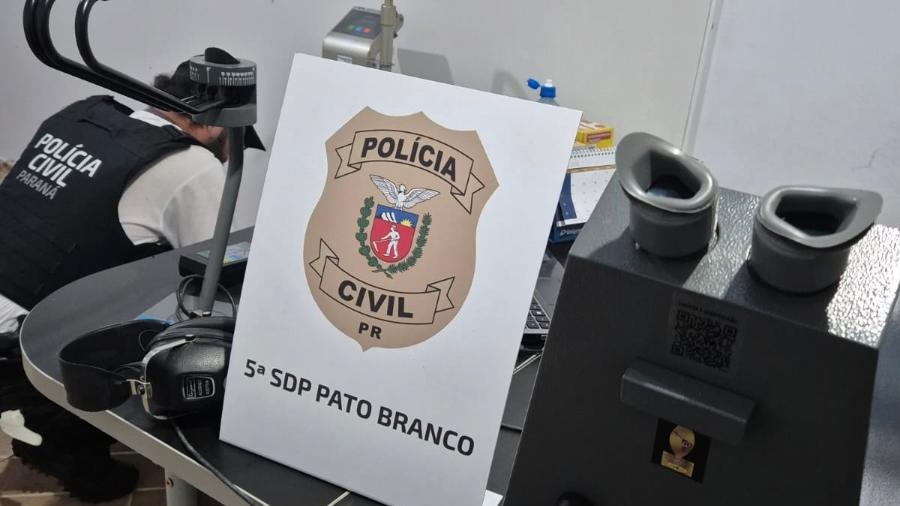 Polícia cumpriu mandados de busca e apreensão na clínica do médico do Detran - Divulgação/PCPR