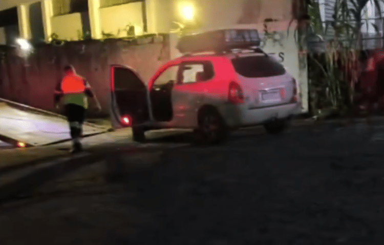 Casal é encontrado morto dentro de carro em posto de gasolina de SP