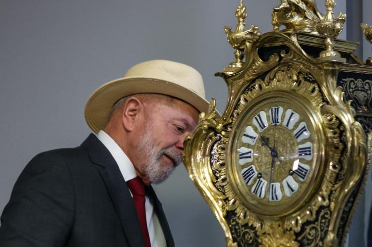 Presidente Lula apresenta o relógio de Dom João 6º após restauração Presidente Lula apresenta o relógio de Dom João 6º após restauração