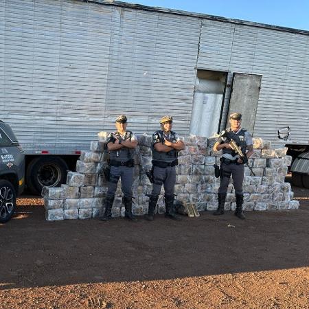 Polícia Militar Rodoviária apreende mais de uma tonelada de maconha Polícia Militar Rodoviária apreende mais de uma tonelada de maconha