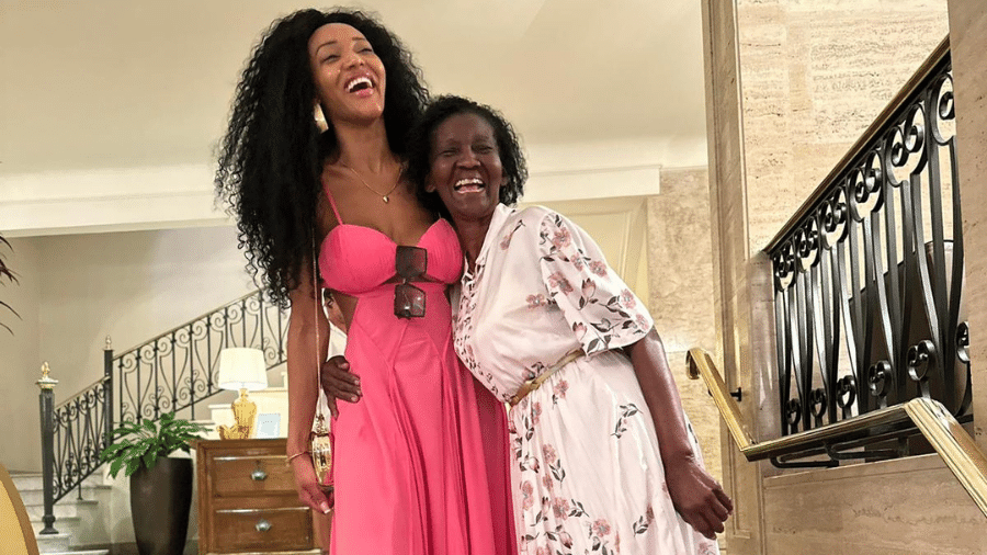 Cassia e a mãe, Ana Maria, no Copacabana Palace, um dos hotéis mais famosos do país Cassia e a mãe, Ana Maria, no Copacabana Palace, um dos hotéis mais famosos do país