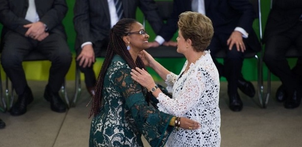 Nova ministra das Mulheres, Igualdade Racial e Direitos Humanos, Nilma Lino Gomes é empossada pela presidente Dilma Rousseff durante cerimônia no Palácio do Planalto - Fabio Rodrigues Pozzebom - 5.out.2015/Agência Brasil