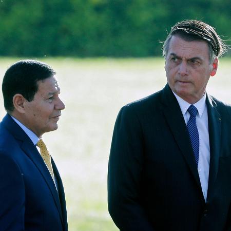 23.abr.2019 - O presidente Jair Bolsonaro e o vice Hamilton Mourão - Sergio Lima/AFP