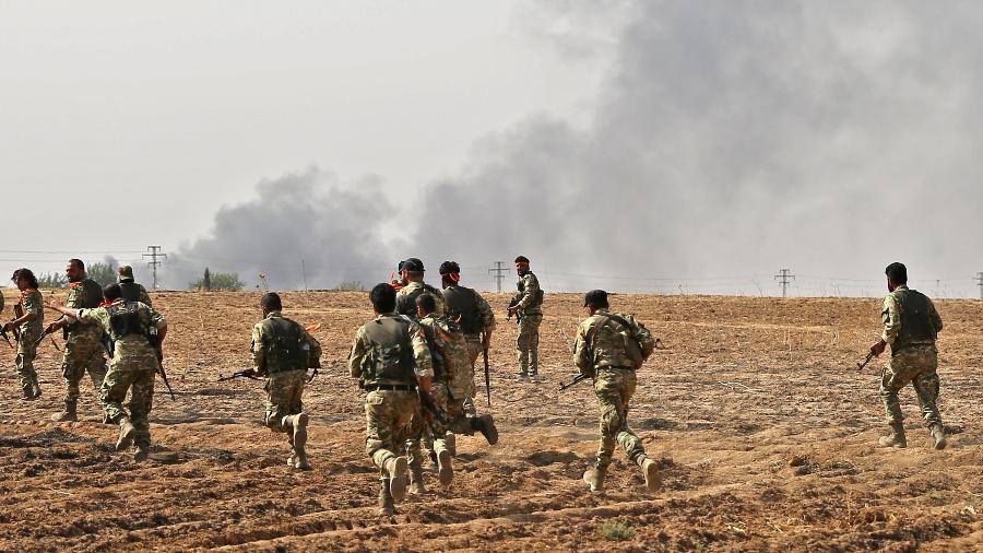 Soldados pró-Turquia da Síria participam de ofensiva contra áreas controladas por curdos - Nazeer Al-khatib / AFP