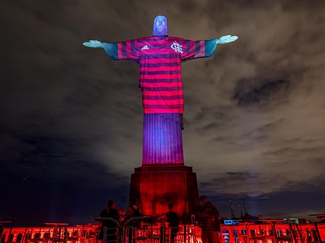 Como foi a operação para "vestir" o Cristo Redentor com camisa do Flamengo