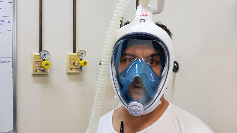 Voluntário da ONG Expedicionários da Saúde usa máscara de mergulho que ajuda doentes de covid-19 - Divulgação/ ONG EDS