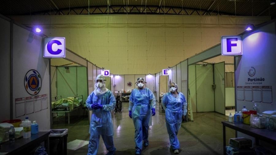 Hospital de campanha montado na Portimão Arena, em Portugal - PATRICIA DE MELO MOREIRA / AFP