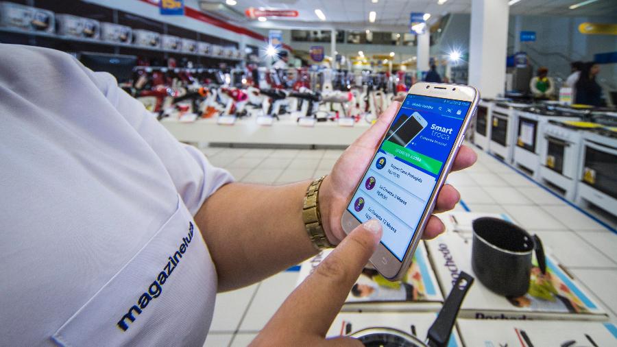 Vendas pelo mobile em loja do Magazine Luiza, a Magalu, comprou cinco startups no 1º quadrimestre - Divulgação