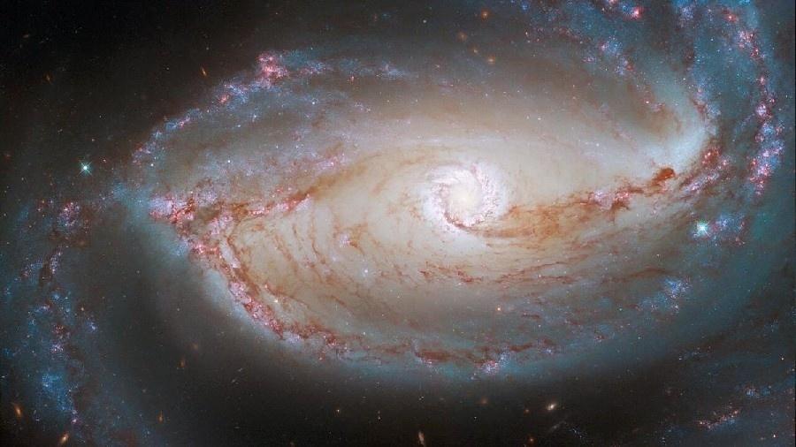 Imagem da galáxia NGC 1097 feita pelo Telescópio Espacial Hubble - ESA/Hubble & Nasa