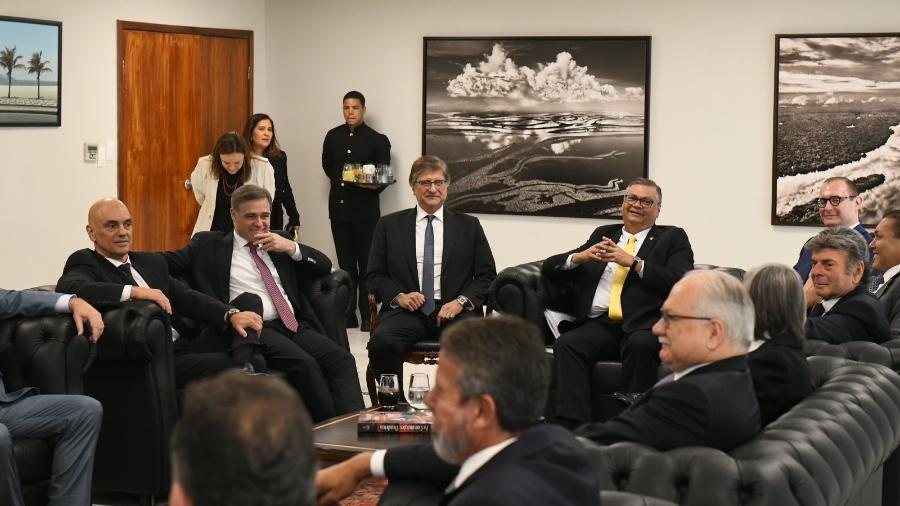 Reunião de ministros do STF com presidentes da Câmara e do Senado, além de representantes do governo Lula, para tratar de emendas parlamentares