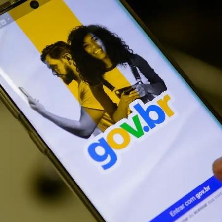 Portal Gov.br acessado pelo celular: PF investiga até 3.000 fraudes no reconhecimento facial da plataforma - Marcello Casal Jr/Agência Brasil