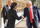 Petro conversa com Trump por ligação e pede retirada de sanções contra ele
