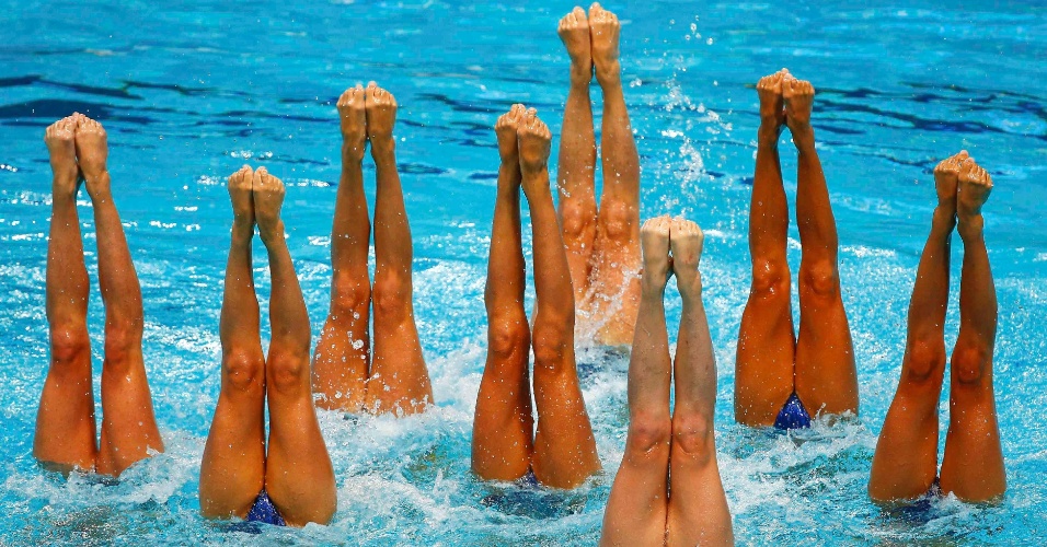 31.jul.2015 - Nadadoras do time francês de nado sincronizado competem na final da modalidade, durante o Mundial de Natação Kazan 2015, na Rússia