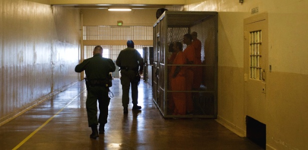 De acordo com o Departamento de Justiça, 13 mil pessoas foram soltas pelos tribunais, durante os dois mandatos de Obama. - Monica Almeida/The New York Times - 14.jan.2013