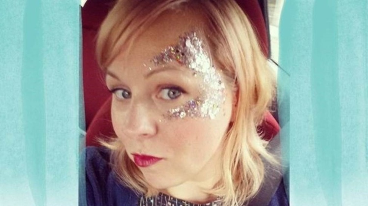 1.jul.2017 - Um médico disse a Laura que ela era sortuda por não viver na Idade Média, onde poderia ser queimada como "bruxa" por causa da TPM - Reprodução/BBC 5 Live - Reprodução/BBC 5 Live