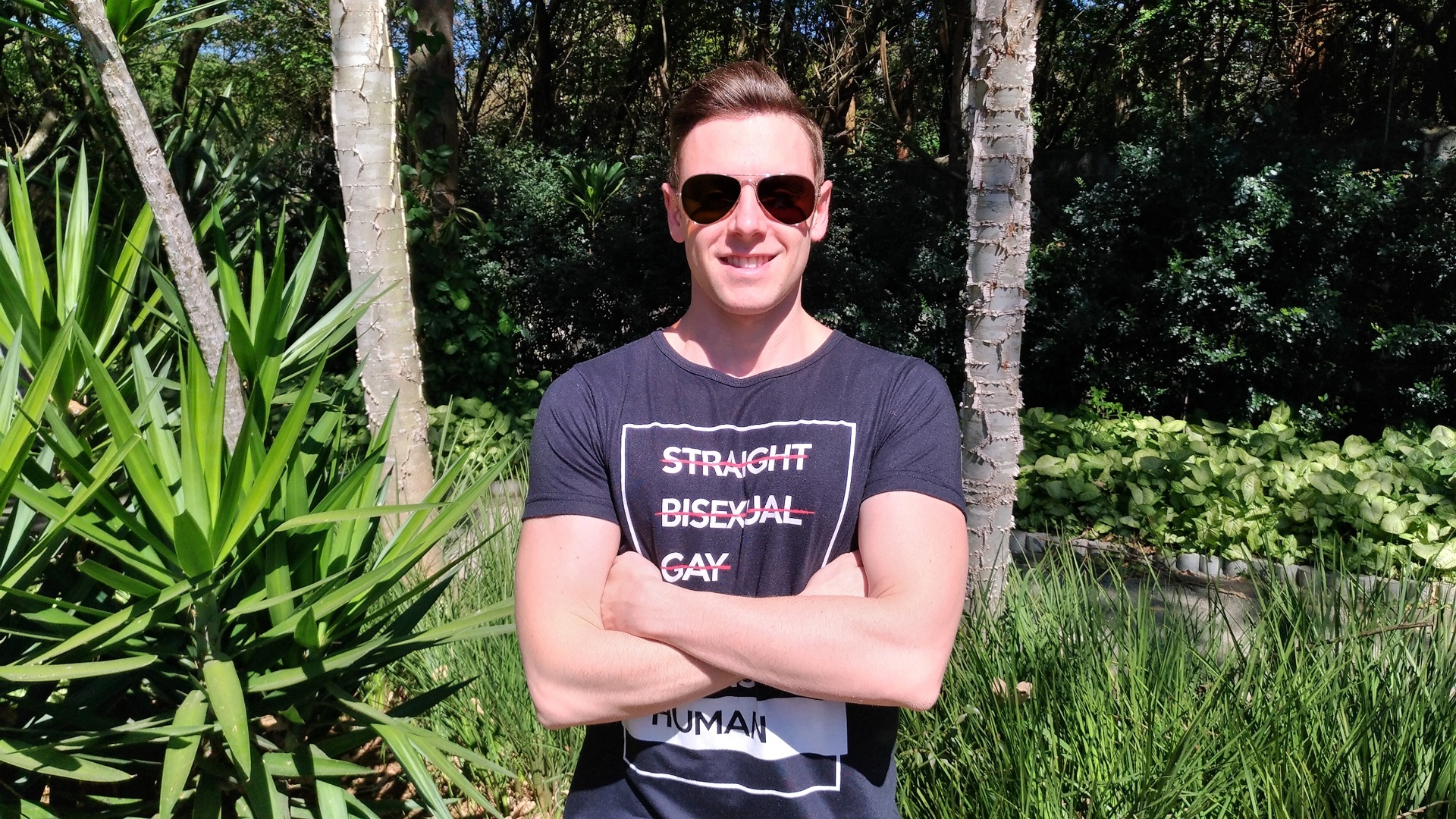 O empresário Henrique Chirichella é dono do site Logay, que comercializa roupas, acessórios e objetos de decoração que remetem à causa gay - Divulgação