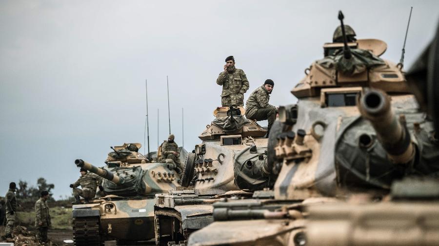 O exército turco na fronteira com a Síria - Bulent Kilic/AFP