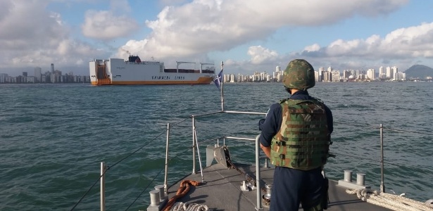 13.ago.2018 - Agentes encontraram mais de 1.300 kg de cocaína no navio Grande Francia - Receita Federal / Marinha do Brasil