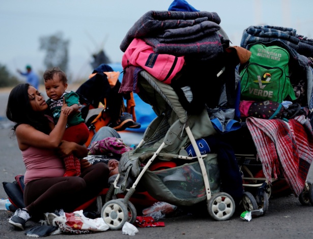 Yarisa Munguai, imigrante de Honduras, integra caravana a caminho dos Estados Unidos - Kim Kyung-Hoon/Reuters