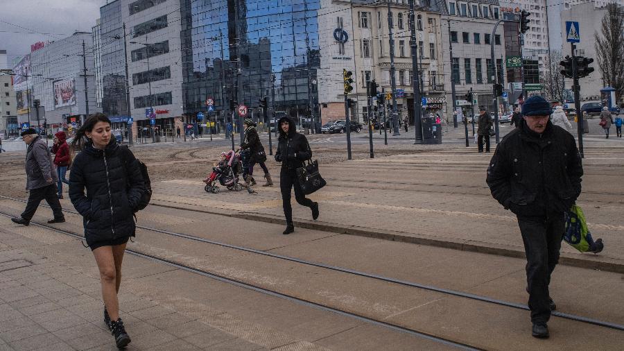 Imagem do centro de Lodz, que viu sua população cair para menos de 690 mil depois da entrada da Polônia na União Europeia - Laura Boushnak/The New York Times