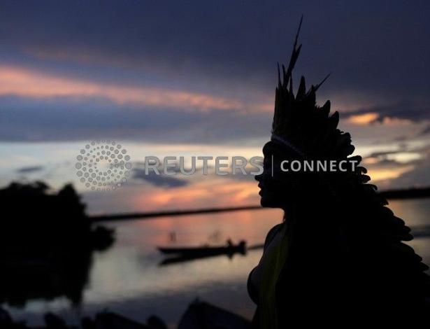 15.jan.2020 - Índios acompanham fala do líder Raoni Metuktire, líder da tribo Kayapo, durante encontro índigena na Vila de Piaracu, no Parque Nacional do Xingu, em Mato Grosso - Por Leonardo Benassatto