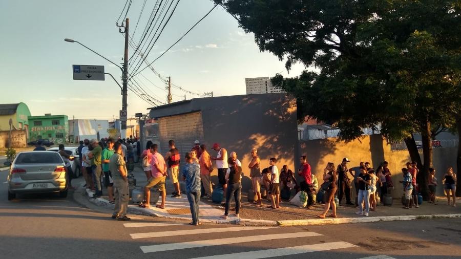 Moradores da zona leste de São Paulo fazem fila para comprar botijão de gás - Arquivo pessoal