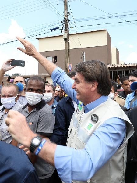Jair Bolsonaro (sem partido) sem máscara em meio a aglomeração em Goiás - Marcos Corrêa/Divulgação Presidência da República
