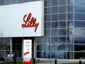 Eli Lilly avança em testes de remédio para covid-19 em casa de repouso