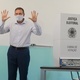 29.nov.2020 - O atual prefeito e candidato à reeleição, Marcelo Crivella, do Republicanos, vota na Escola Municipal Sérgio Buarque de Holanda, na Barra da Tijuca, no Rio de Janeiro - ERBS JR./FRAMEPHOTO/ESTADÃO CONTEÚDO