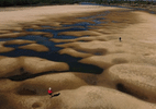 As imagens da maior seca no rio Paraná, o 2º maior do continente, em 8 décadas - GETTY IMAGES