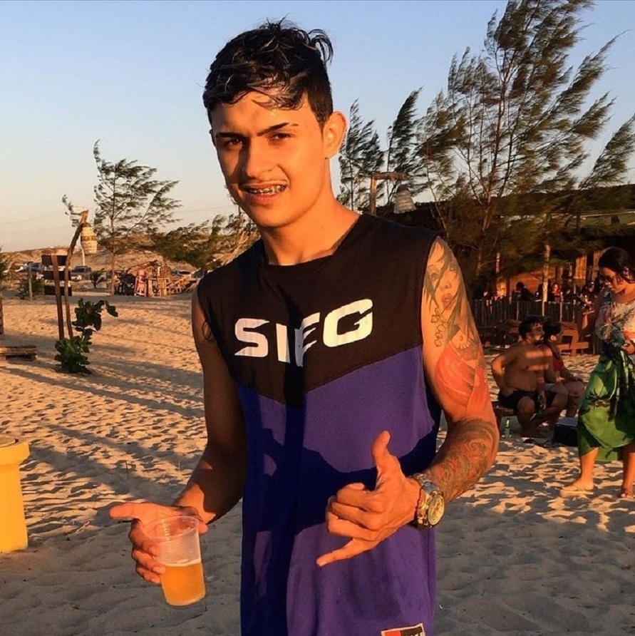 CE: Família e amigo de jovem morto em delegacia denunciam perseguição