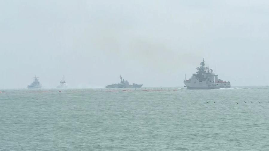 Navios de guerra da frota da Rússia no Mar Negro, perto da Crimeia em 12 de fevereiro - Ministério da Defesa da Rússia/Divulgação via Reuters