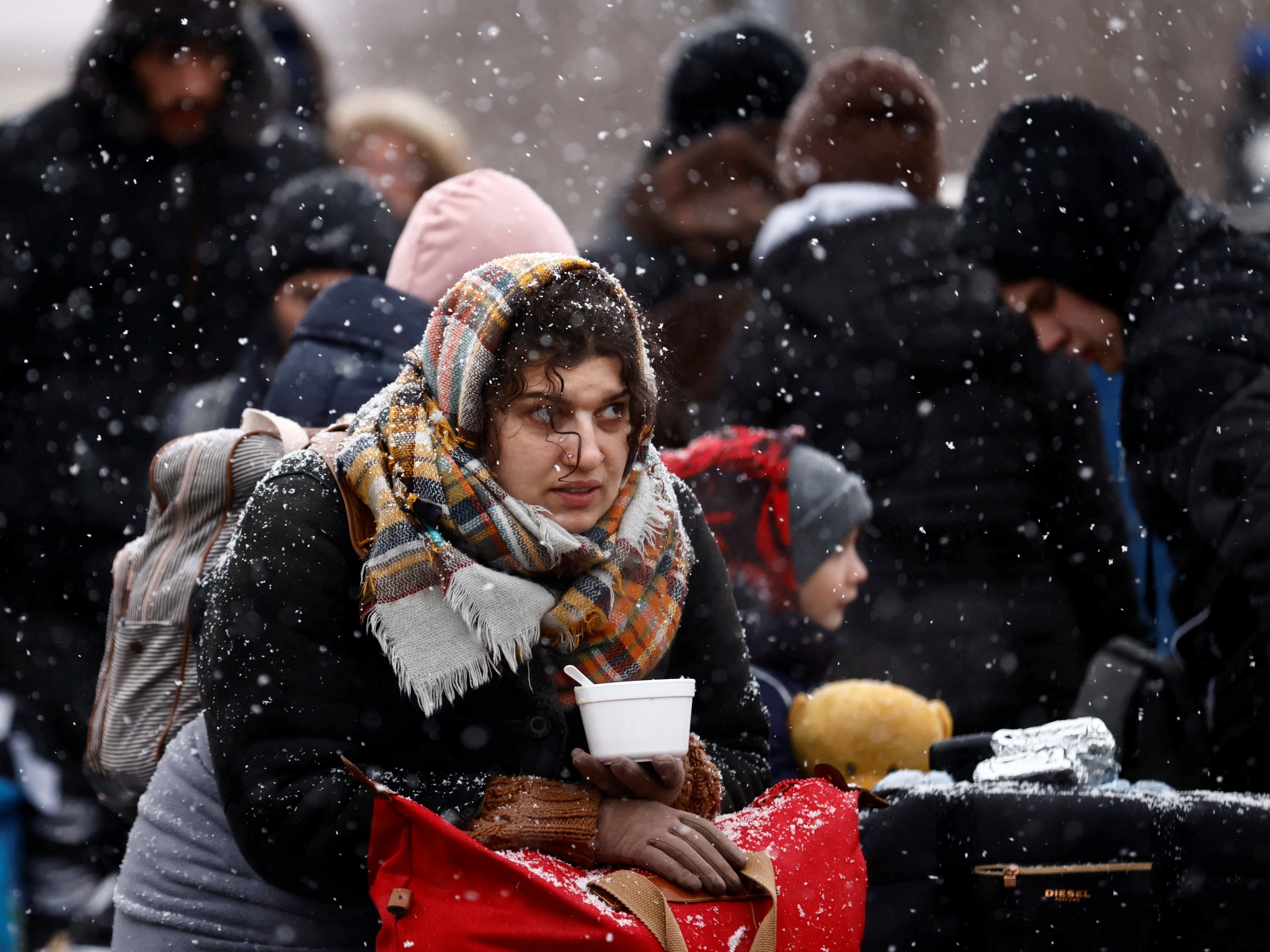 Ucrânia gera onda de doações, mas milhões são abandonados pelo mundo