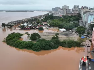 Nível recorde do Guaíba coloca Porto Alegre em alerta de 'inundação severa'
