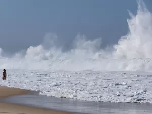 Marinha alerta para ondas de até 3 metros no litoral do Sul e do Sudeste